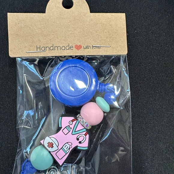 @Meranda_p_13 Badge Reels, Pens etc - Picture 5 of 10